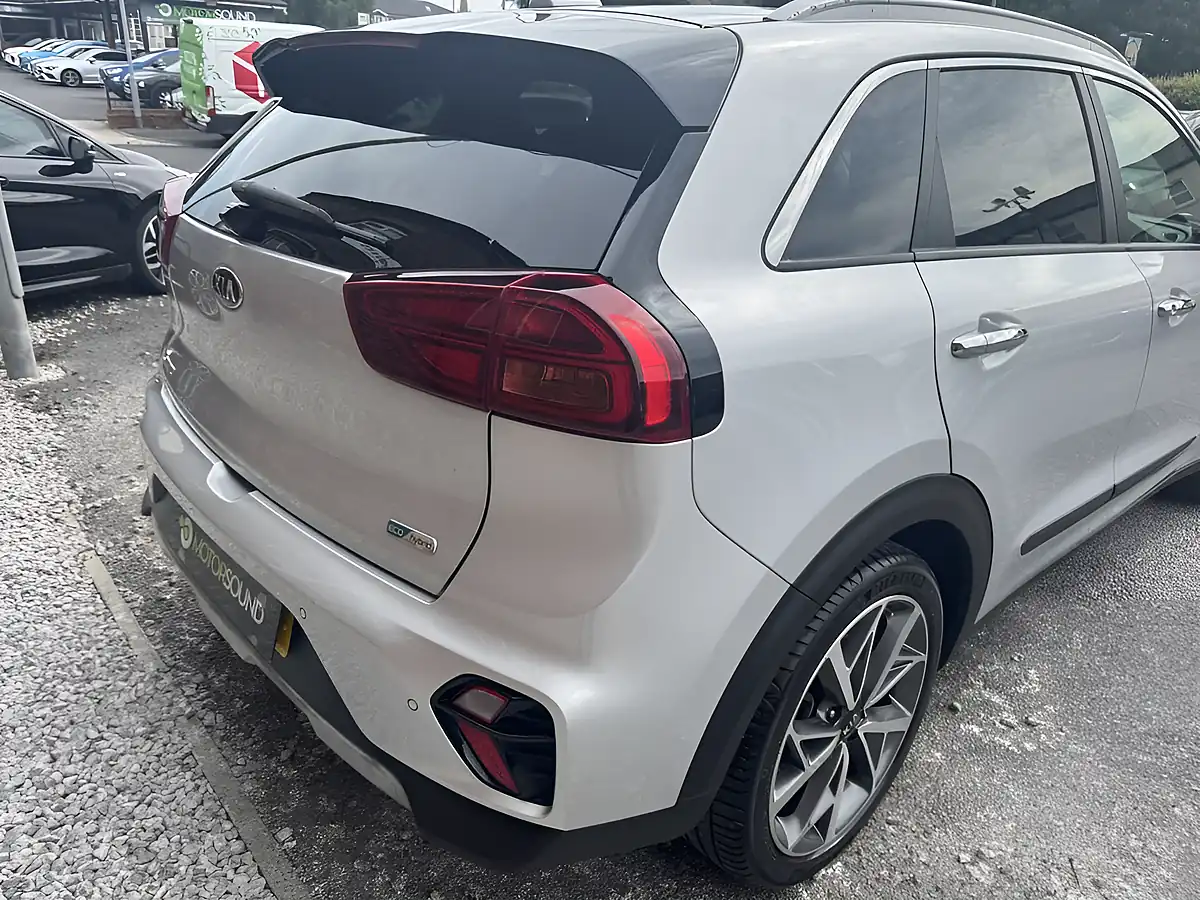 Used 2020 Kia Niro 4 Silver - Interior and Exterior details 12
