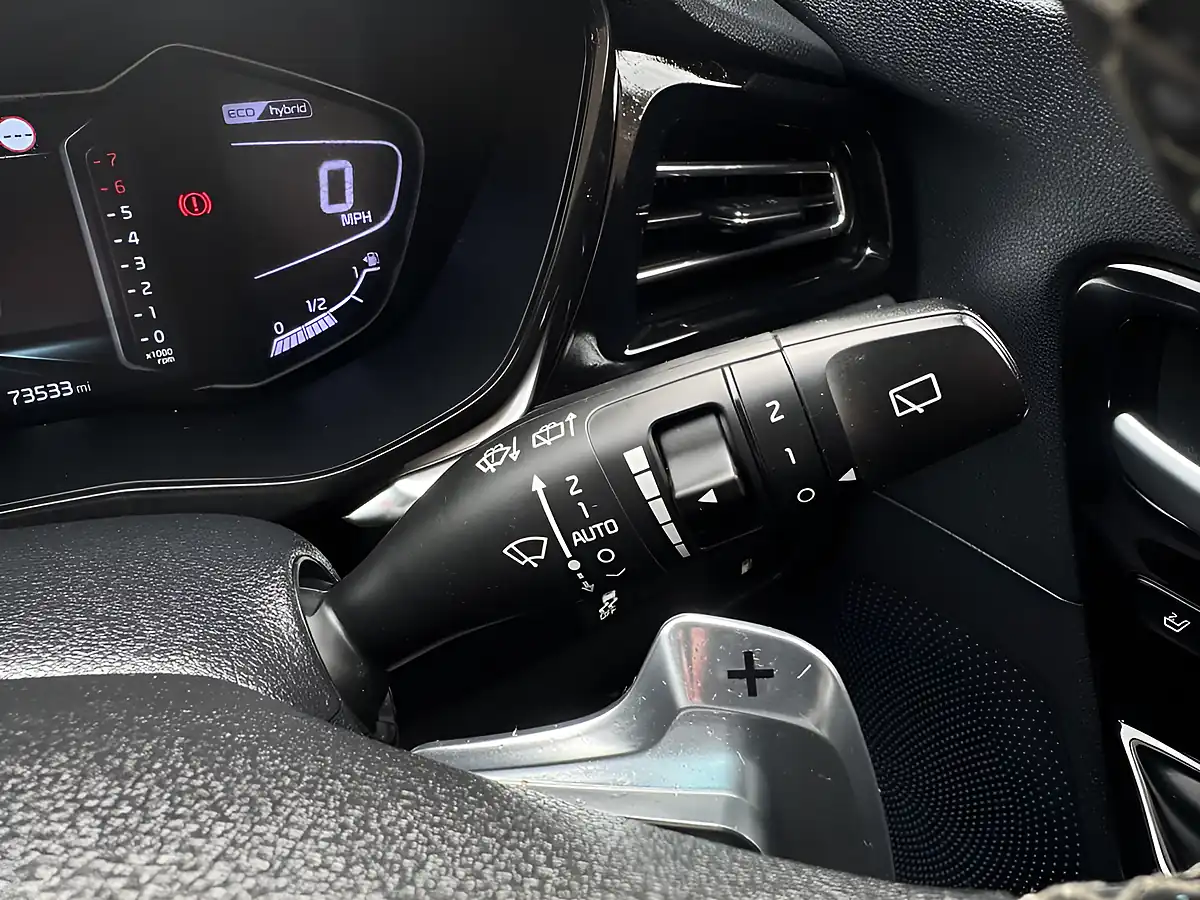 Used 2020 Kia Niro 4 Silver - Interior and Exterior details 13