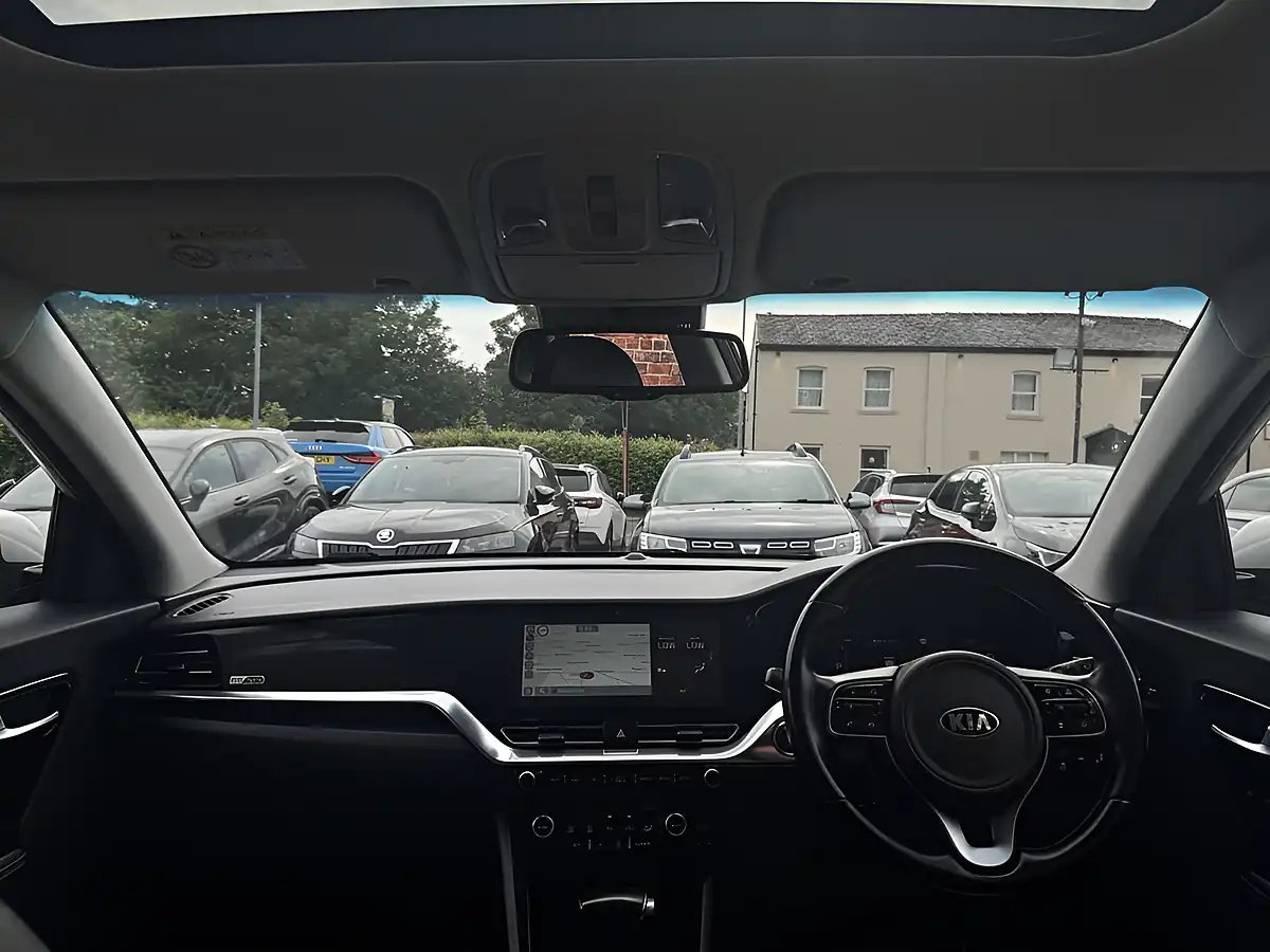 Used 2020 Kia Niro 4 Silver - Interior and Exterior details 19