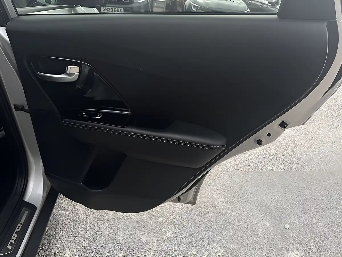 Used 2020 Kia Niro 4 Silver - Interior and Exterior details 20