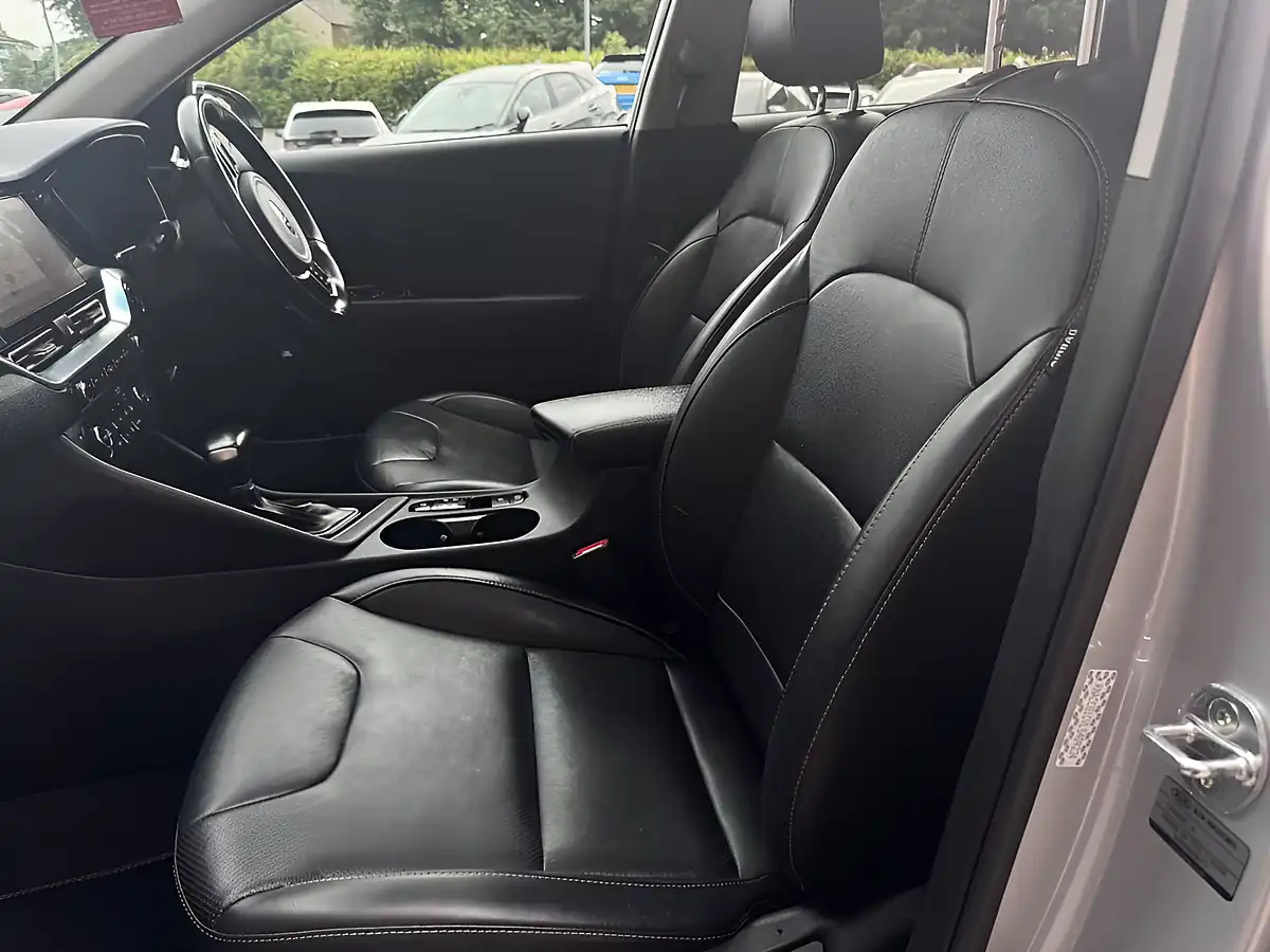 Used 2020 Kia Niro 4 Silver - Interior and Exterior details 7