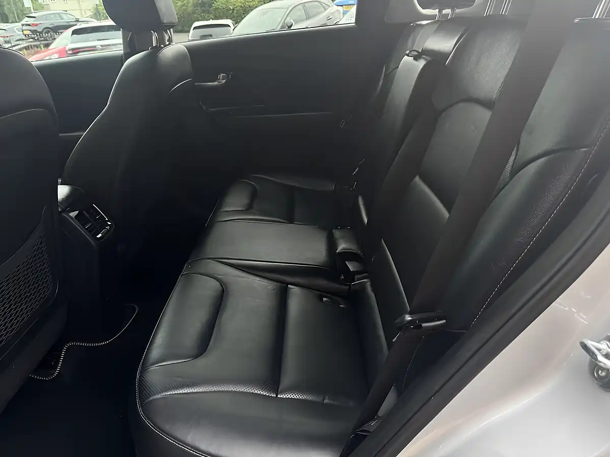 Used 2020 Kia Niro 4 Silver - Interior and Exterior details 8