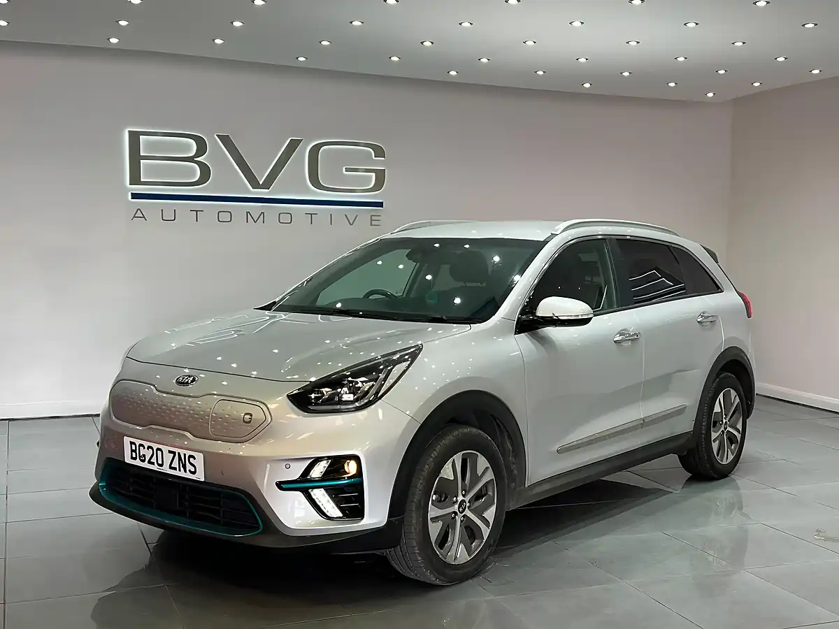 Used 2020 Kia Niro 4 Silver - Front View