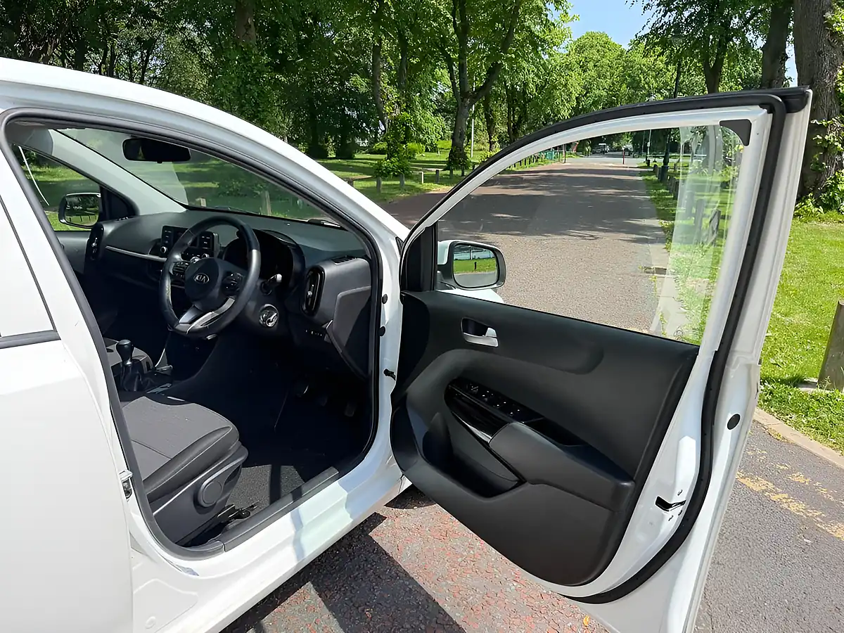 Used 2020 Kia Picanto 2 White - Interior and Exterior details 8