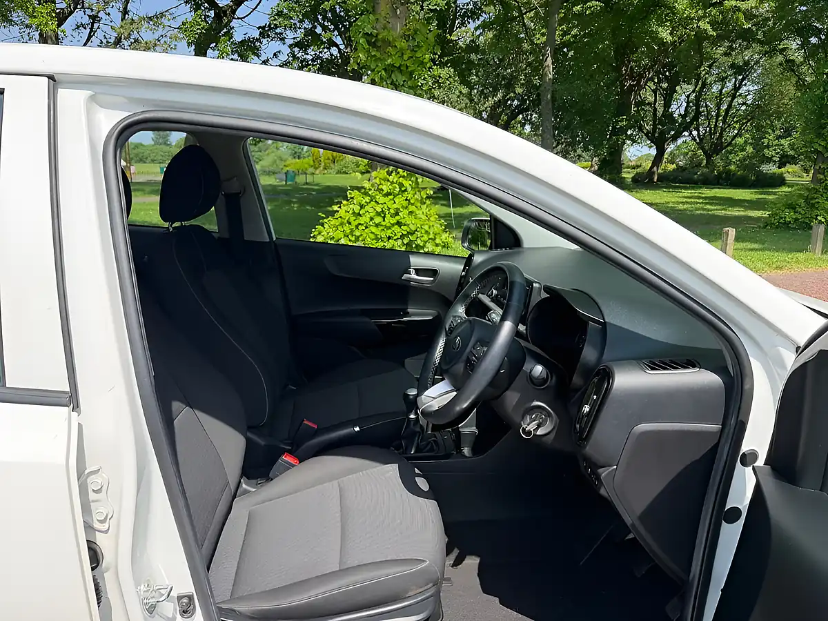 Used 2020 Kia Picanto 2 White - Interior and Exterior details 9