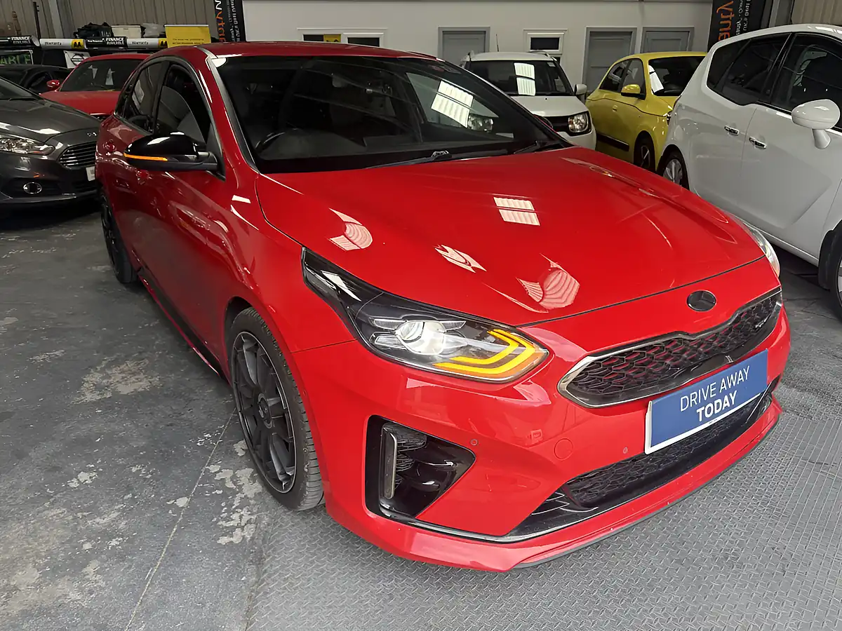 Used 2020 Kia Proceed GT Red - Front View