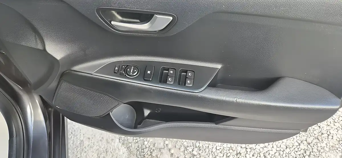 Used 2020 Kia Rio 3 Grey - Interior and Exterior details 10