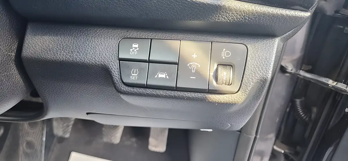 Used 2020 Kia Rio 3 Grey - Interior and Exterior details 11