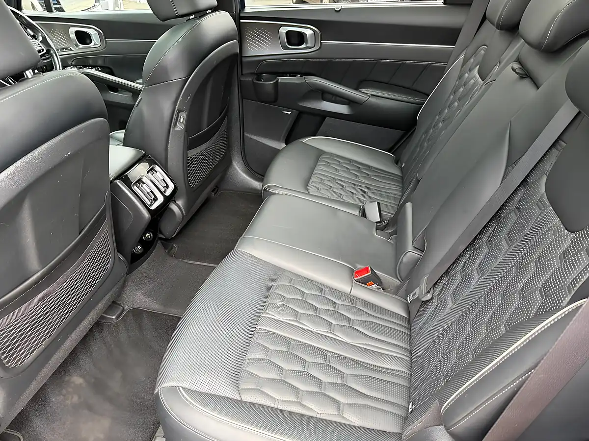 Used 2020 Kia Sorento 4 Blue - Interior and Exterior details 16