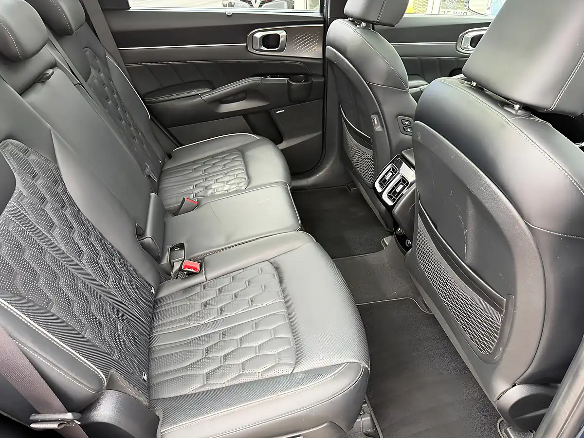 Used 2020 Kia Sorento 4 Blue - Interior and Exterior details 17