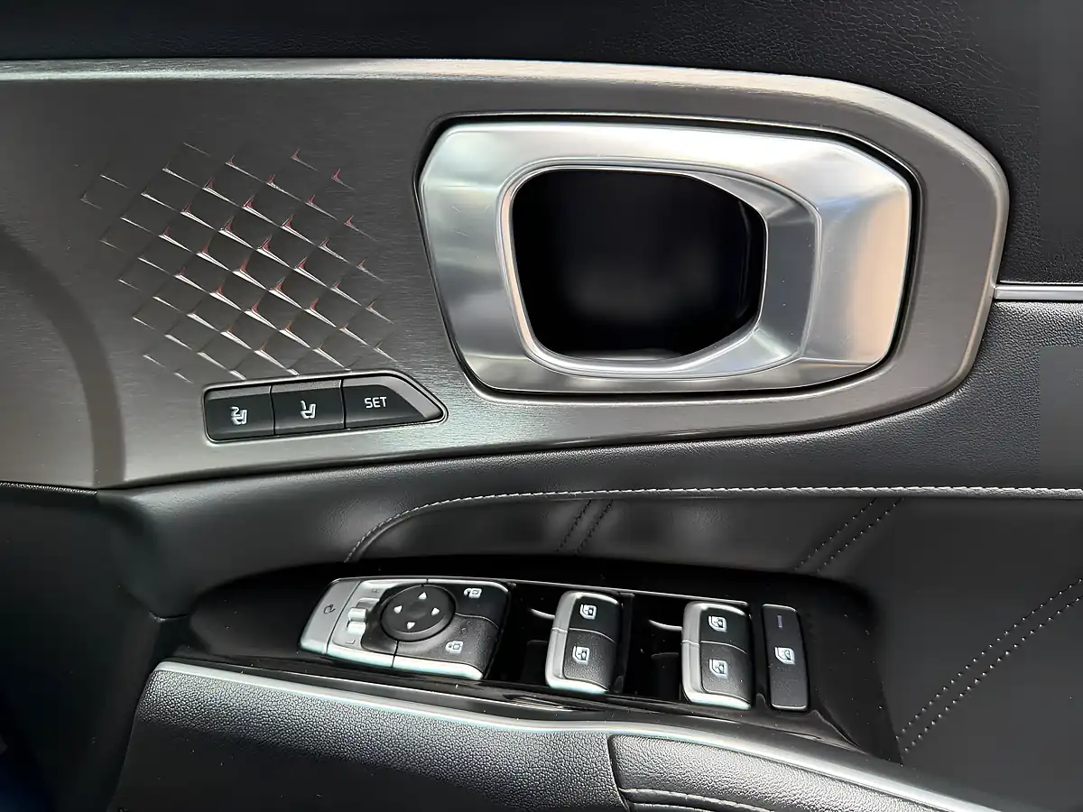 Used 2020 Kia Sorento 4 Blue - Interior and Exterior details 18