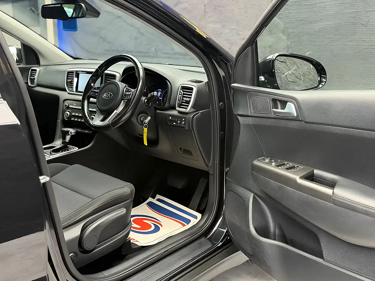 Used 2020 Kia Sportage 2 Black - Interior and Exterior details 11