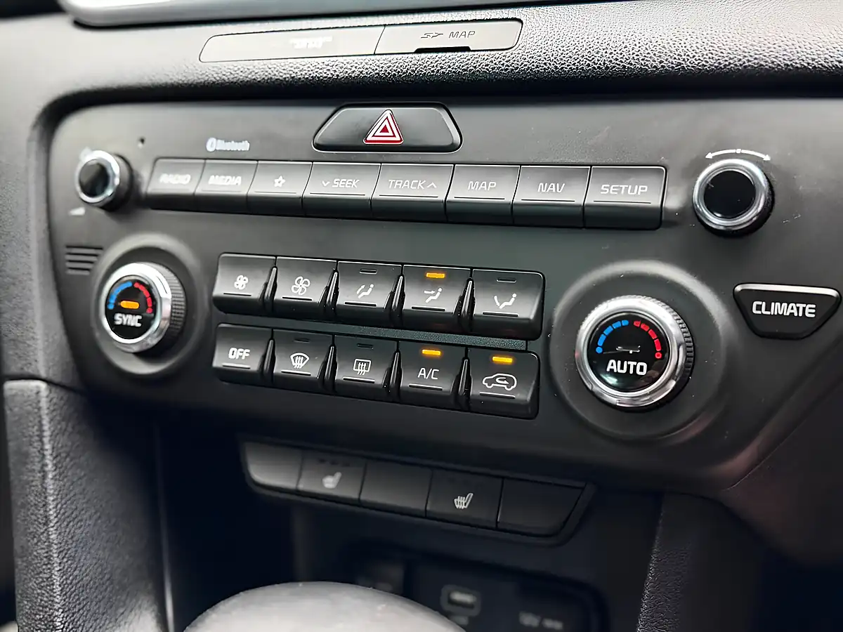 Used 2020 Kia Sportage 2 Black - Interior and Exterior details 16