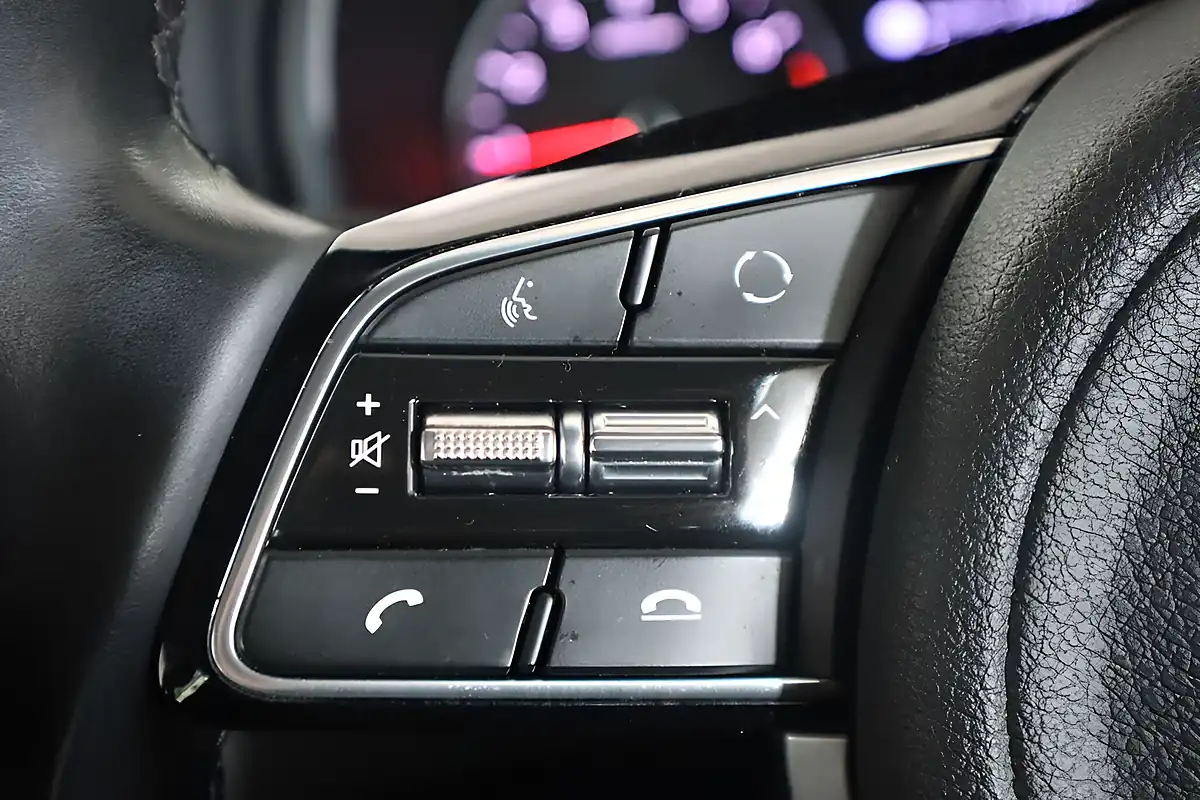Used 2020 Kia Sportage 2 Black - Interior and Exterior details 18