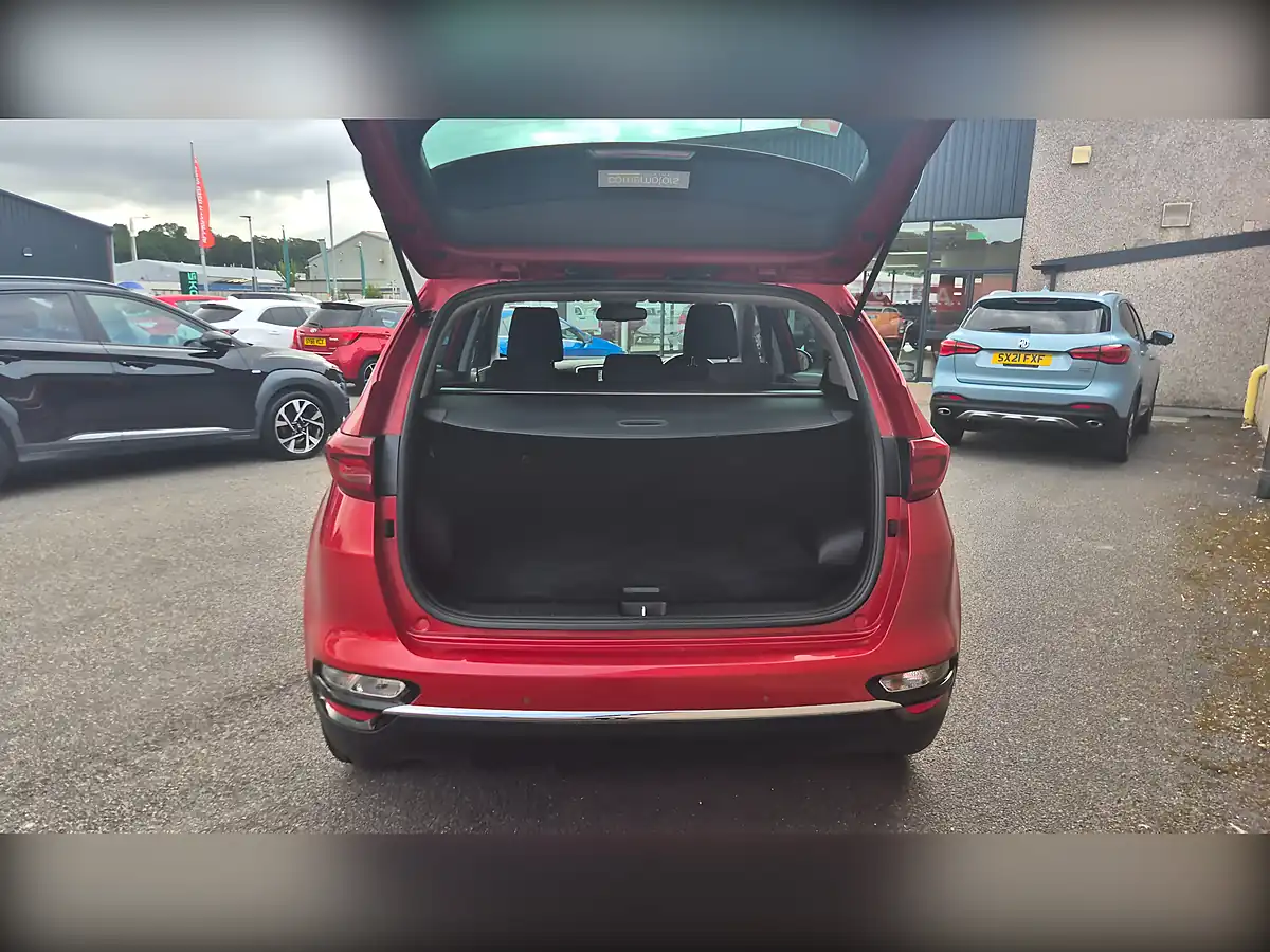 Used 2020 Kia Sportage 2 Red - Interior and Exterior details 6