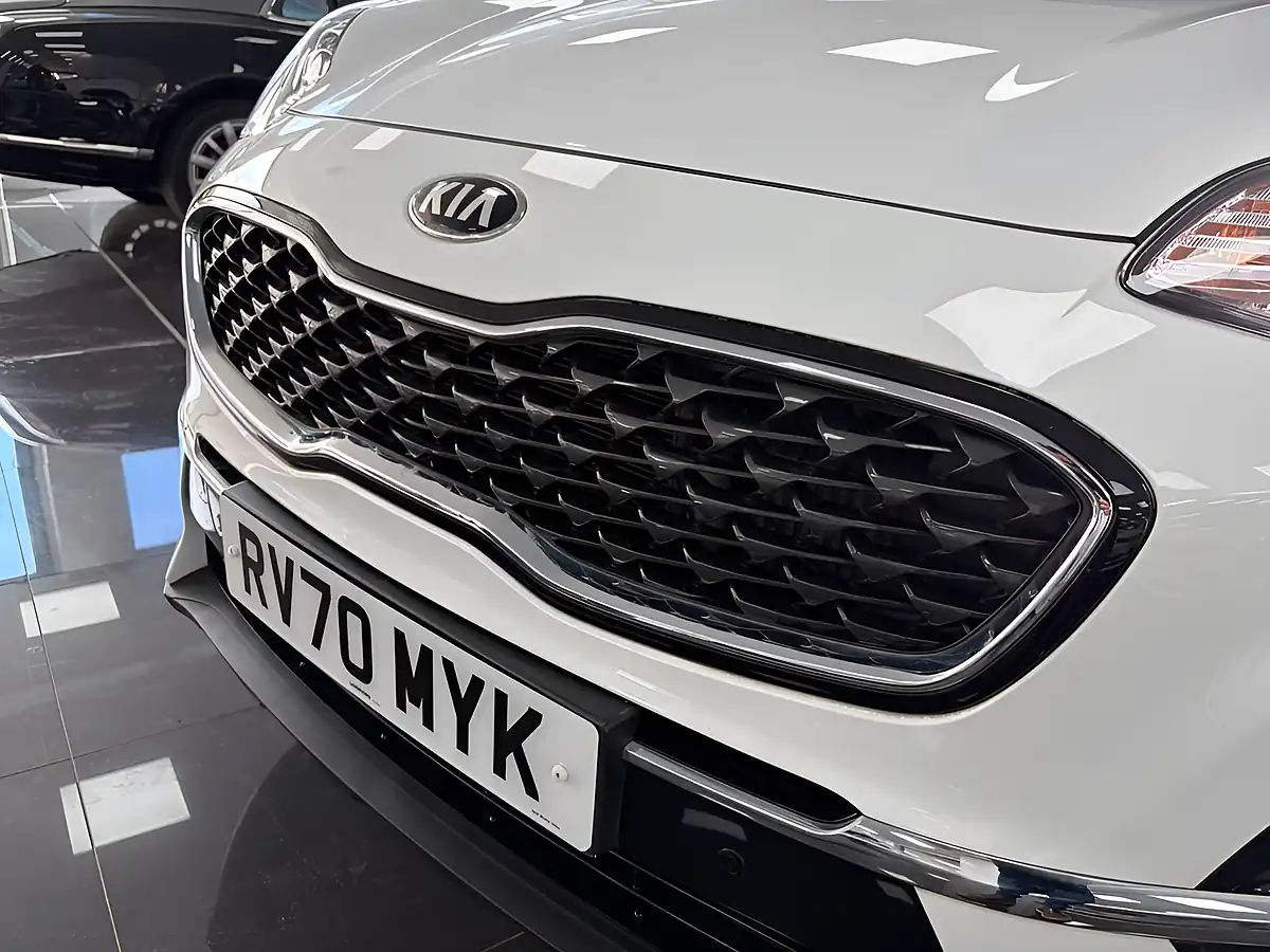Used 2020 Kia Sportage 2 White - Interior and Exterior details 10