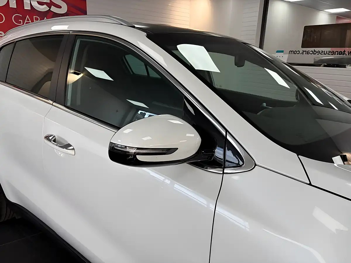Used 2020 Kia Sportage 2 White - Interior and Exterior details 13