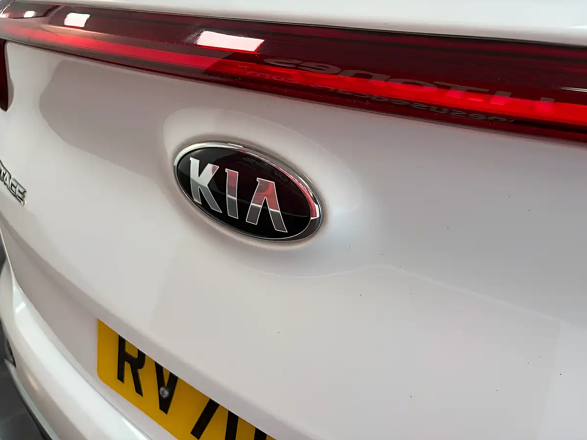 Used 2020 Kia Sportage 2 White - Interior and Exterior details 16