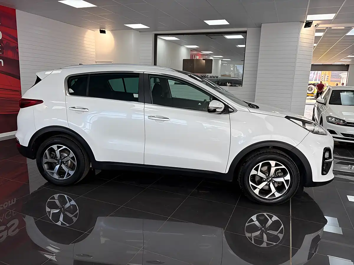 Used 2020 Kia Sportage 2 White - Interior and Exterior details 3