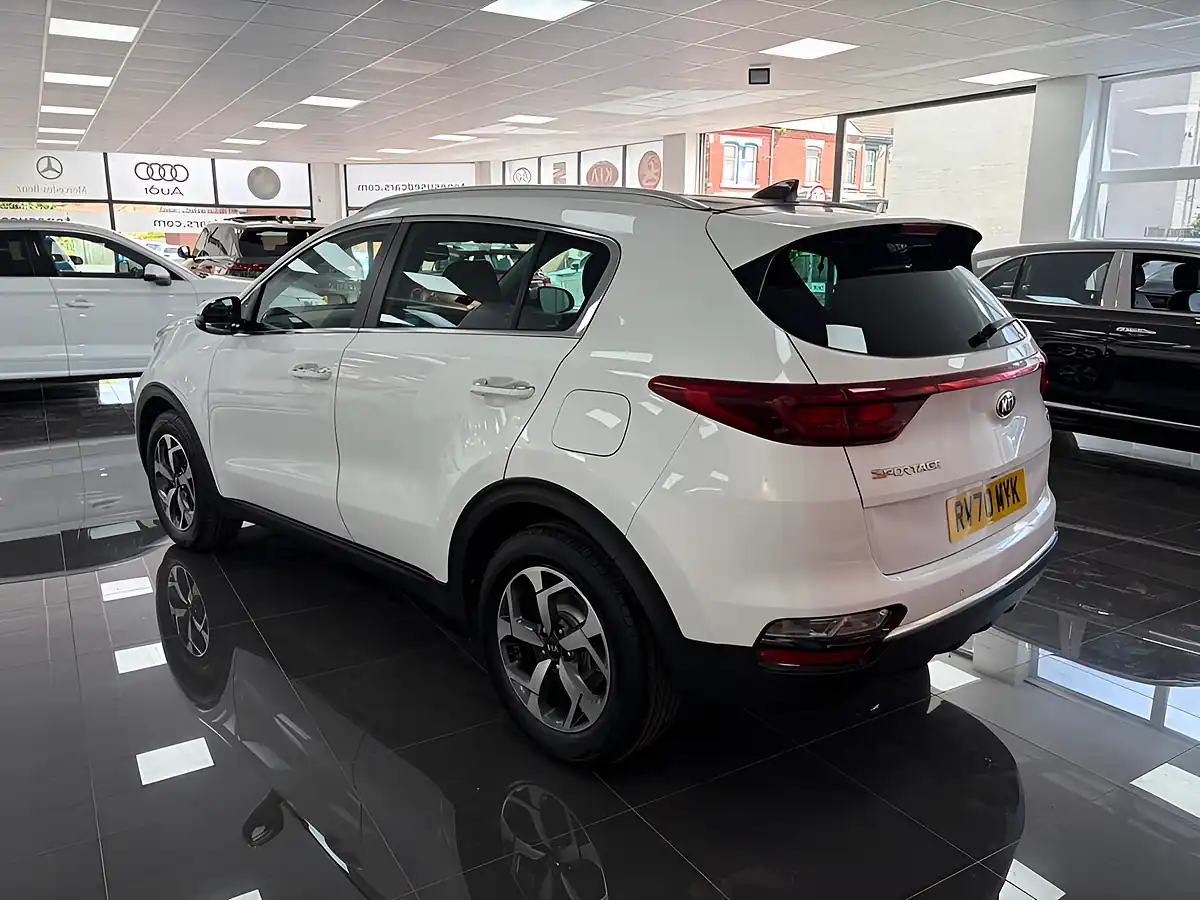 Used 2020 Kia Sportage 2 White - Interior and Exterior details 6