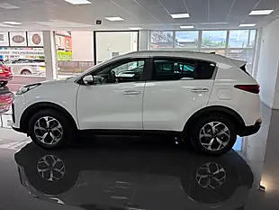Used 2020 Kia Sportage 2 White - Interior and Exterior details 7