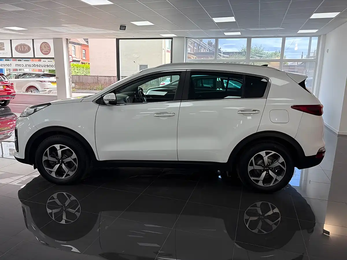 Used 2020 Kia Sportage 2 White - Interior and Exterior details 7