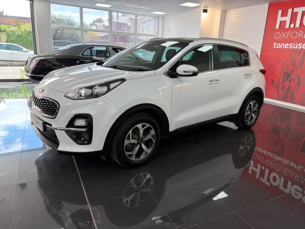 Used 2020 Kia Sportage 2 White - Interior and Exterior details 8