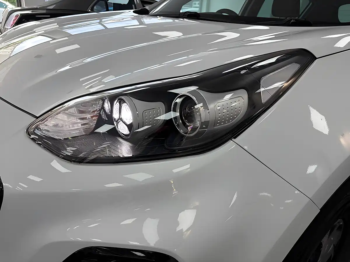 Used 2020 Kia Sportage 2 White - Interior and Exterior details 9