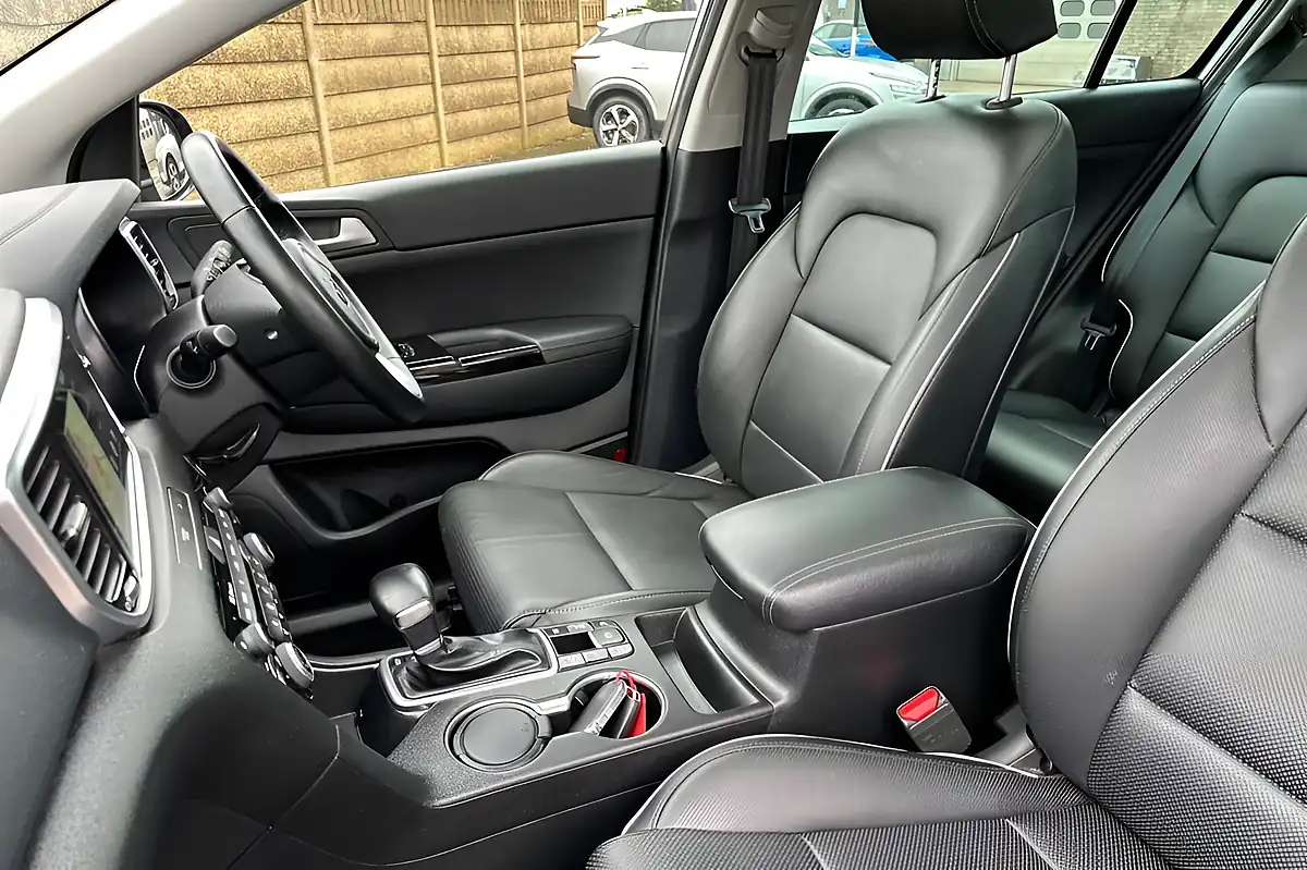 Used 2020 Kia Sportage 4 Brown - Interior and Exterior details 11