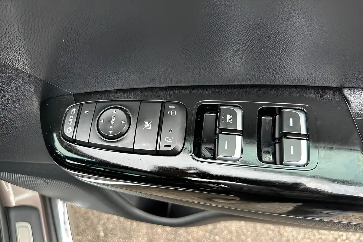 Used 2020 Kia Sportage 4 Brown - Interior and Exterior details 15