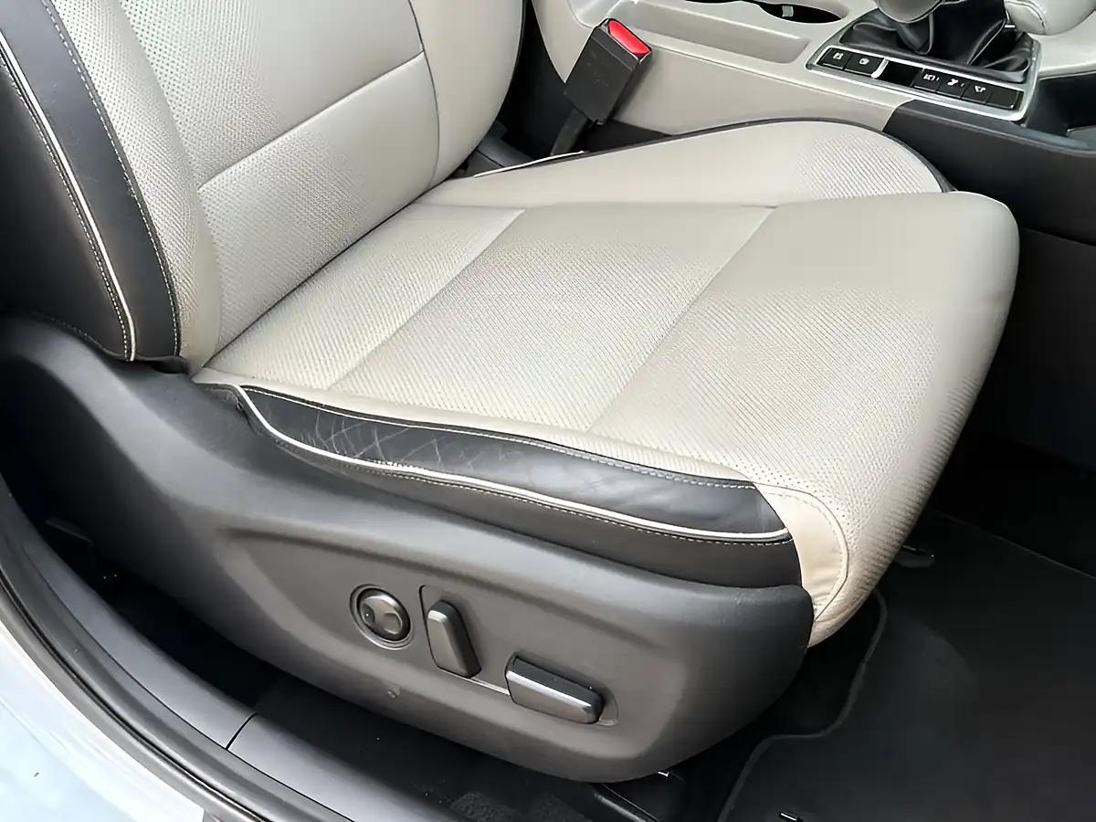 Used 2020 Kia Sportage Platinum Edition Lunar Silver - Interior and Exterior details 10