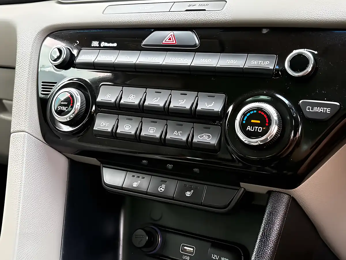 Used 2020 Kia Sportage Platinum Edition Lunar Silver - Interior and Exterior details 13