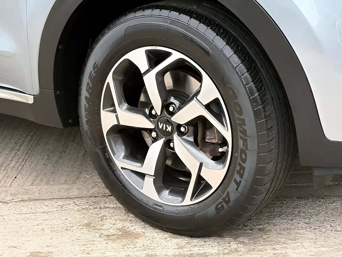 Used 2020 Kia Sportage Platinum Edition Lunar Silver - Interior and Exterior details 8