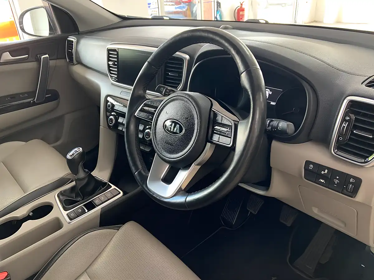 Used 2020 Kia Sportage Platinum Edition Silver - Interior and Exterior details 12