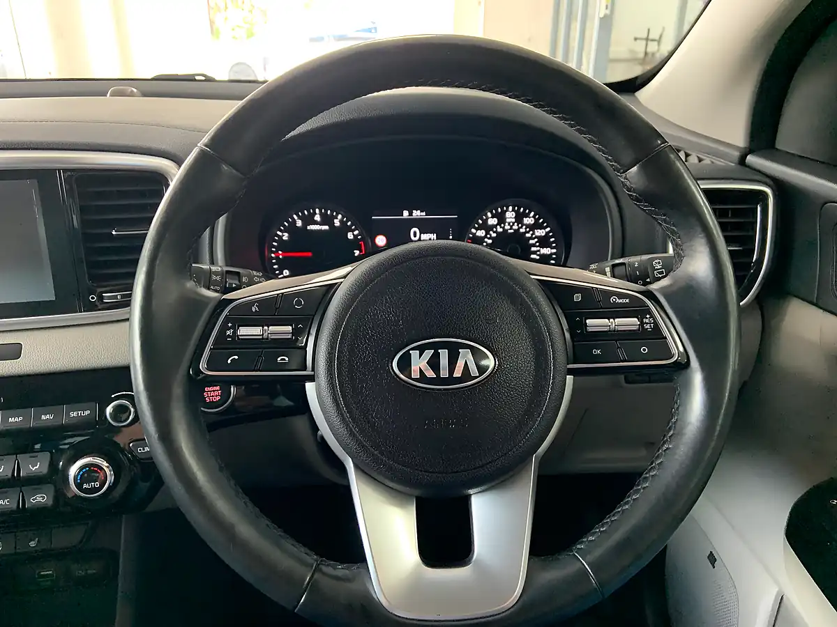 Used 2020 Kia Sportage Platinum Edition Silver - Interior and Exterior details 13