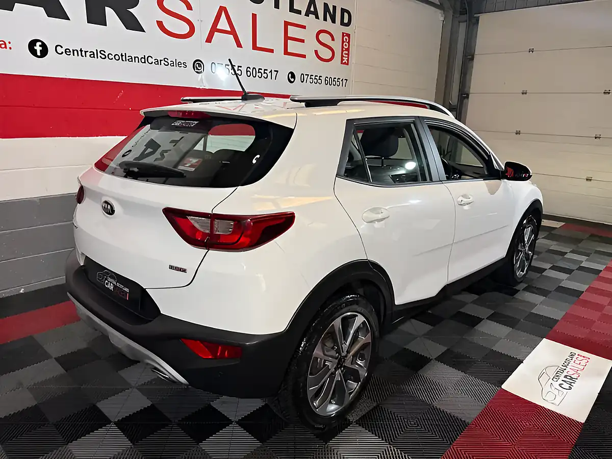 Used 2020 Kia Stonic 2 White - Interior and Exterior details 11