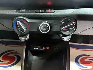 Used 2020 Kia Stonic 2 White - Interior and Exterior details 14