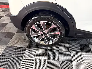 Used 2020 Kia Stonic 2 White - Interior and Exterior details 15