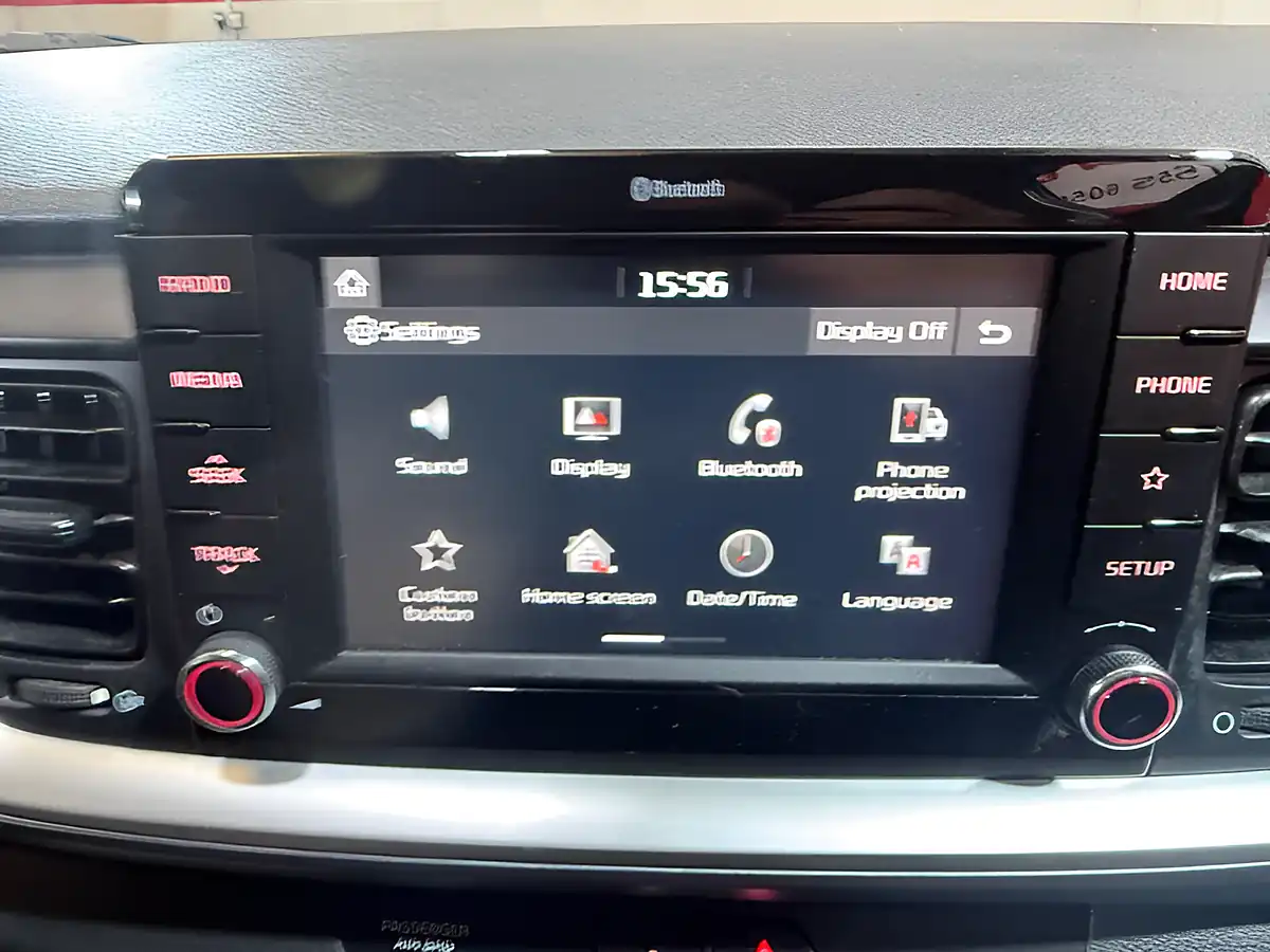 Used 2020 Kia Stonic 2 White - Interior and Exterior details 17