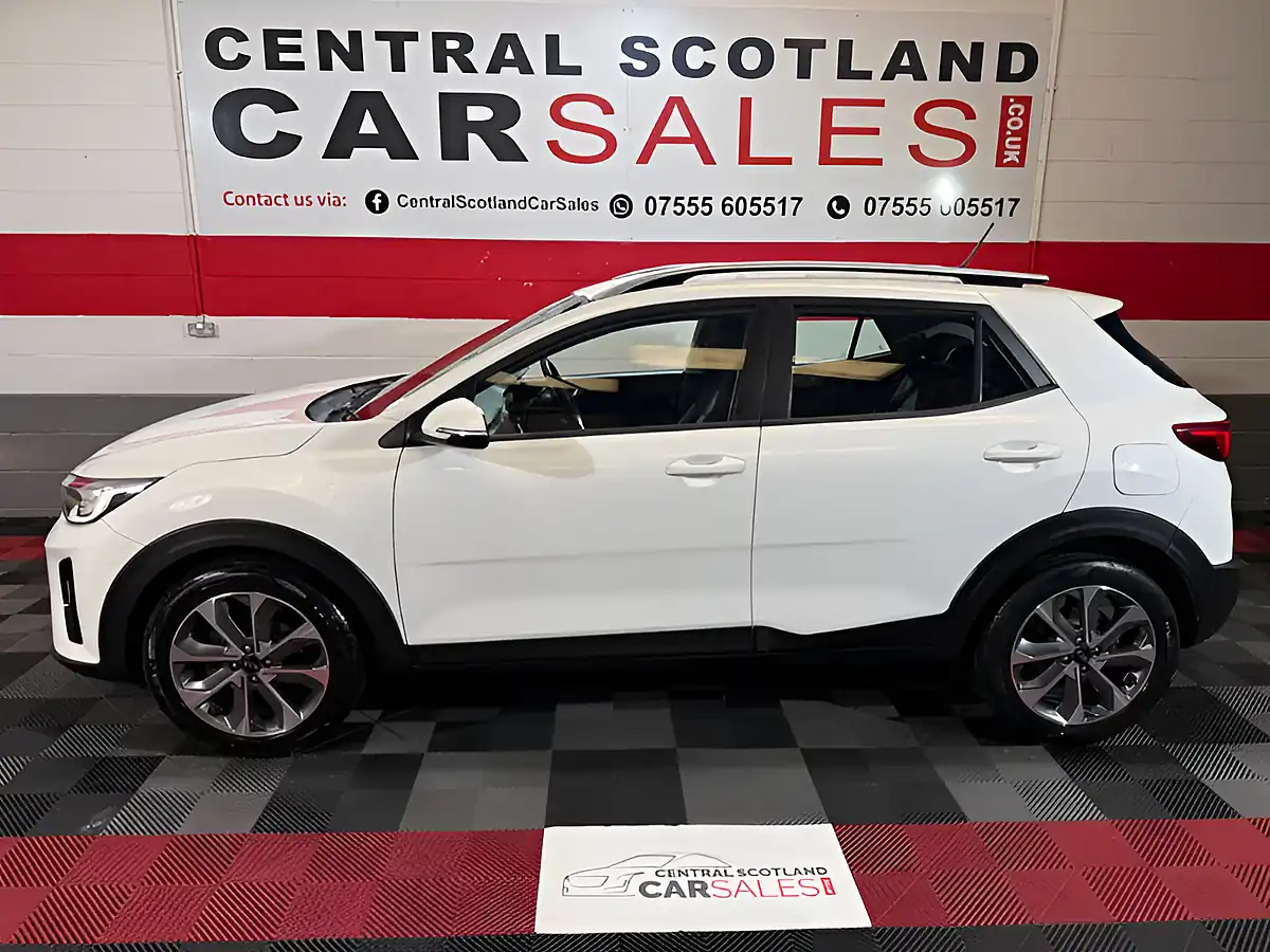 Used 2020 Kia Stonic 2 White - Interior and Exterior details 4