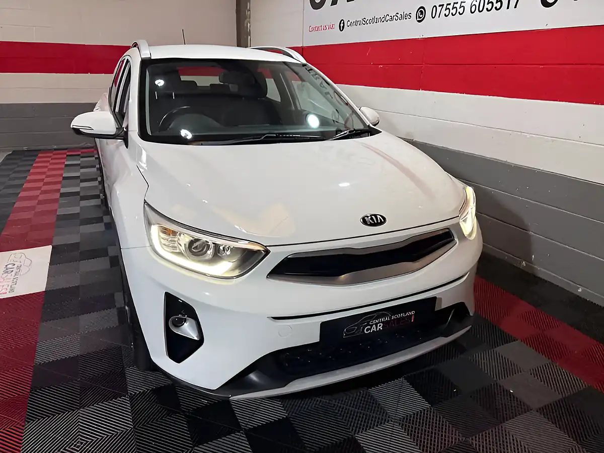 Used 2020 Kia Stonic 2 White - Interior and Exterior details 6