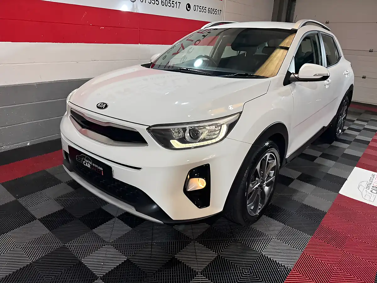 Used 2020 Kia Stonic 2 White - Interior and Exterior details 8