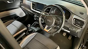 Used 2020 Kia Stonic 3 Black - Interior and Exterior details 9