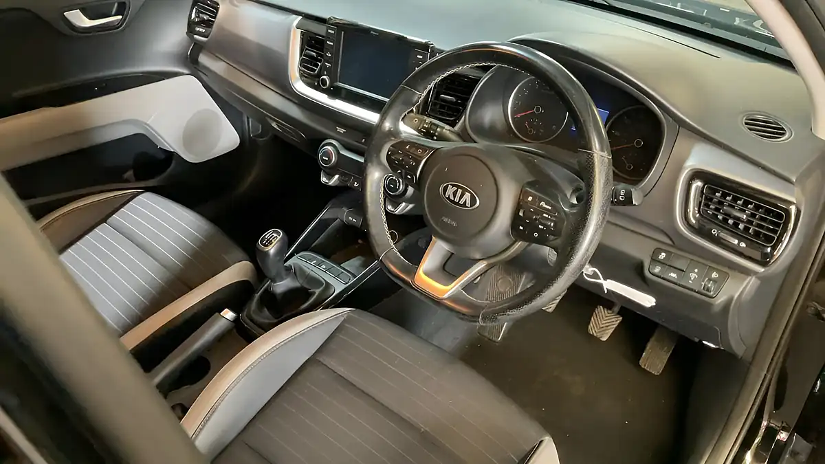 Used 2020 Kia Stonic 3 Black - Interior and Exterior details 9