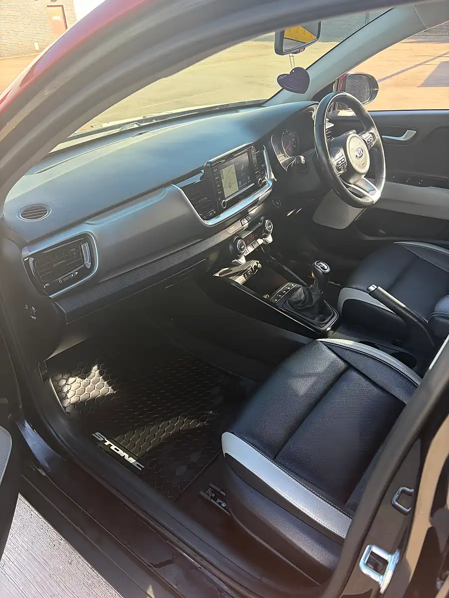 Used 2020 Kia Stonic 4 Black - Interior and Exterior details 11