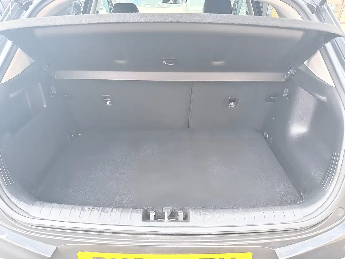 Used 2020 Kia Stonic 4 Grey - Interior and Exterior details 10