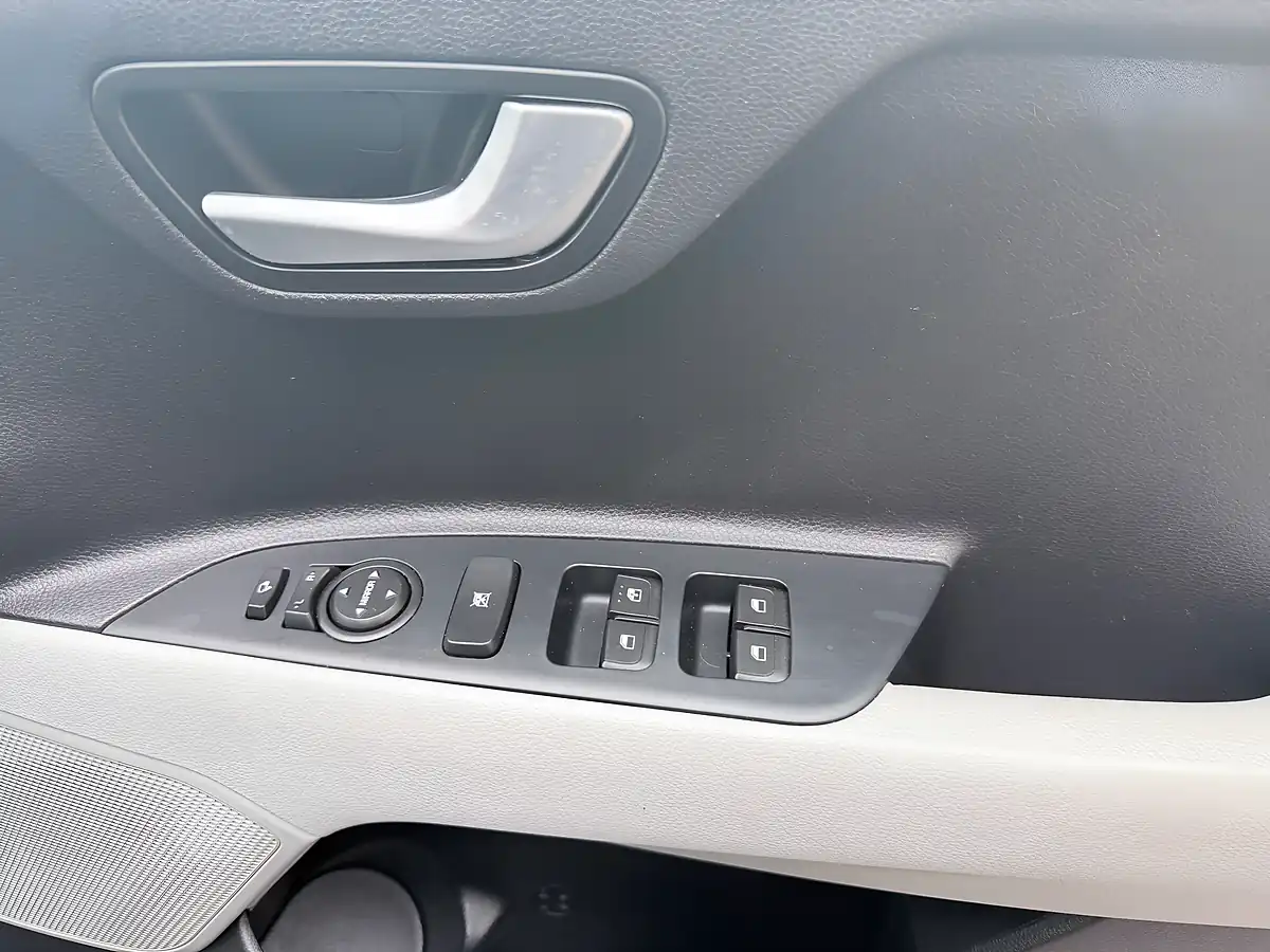 Used 2020 Kia Stonic 4 Grey - Interior and Exterior details 17