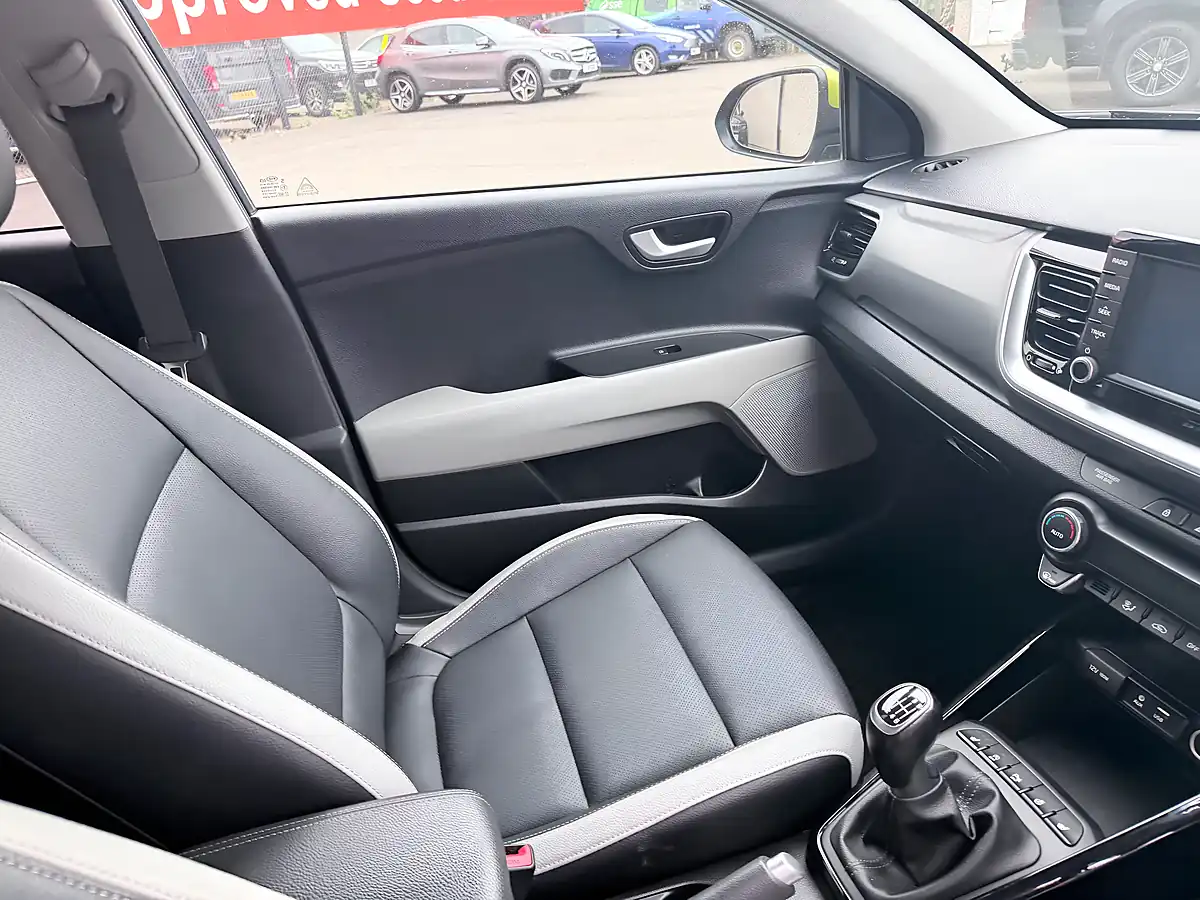 Used 2020 Kia Stonic 4 Grey - Interior and Exterior details 20