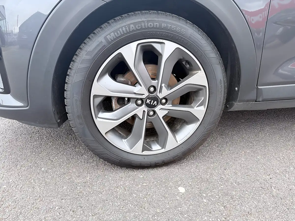 Used 2020 Kia Stonic 4 Grey - Interior and Exterior details 5