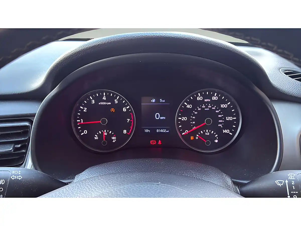 Used 2020 Kia Stonic Stonic 2 White - Interior and Exterior details 13